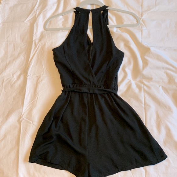 Black sleeveless romper short - Picture 2 of 4
